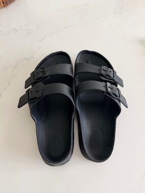 Black beach sandals